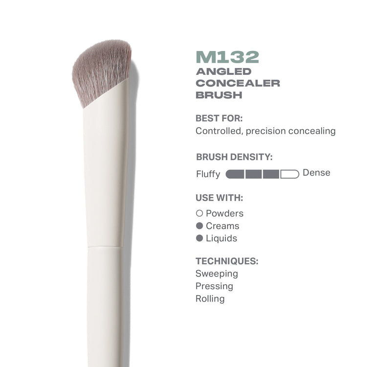 M132 Angled Concealer Brush - Image 3 out of 5