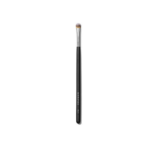 M210 - Small Chisel Fluff Eyeshadow Brush